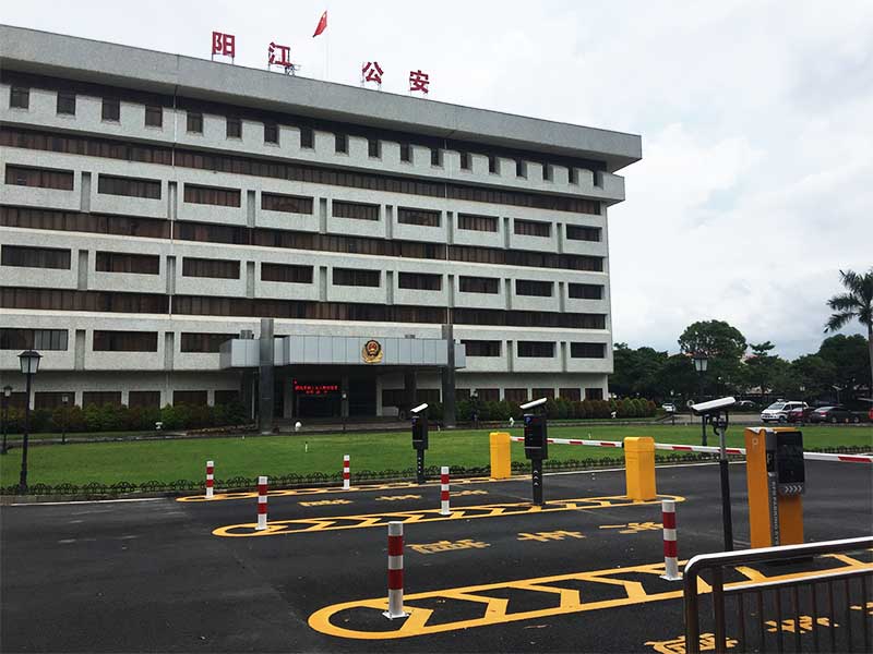 智能车牌识别系统是如何避免频繁维护